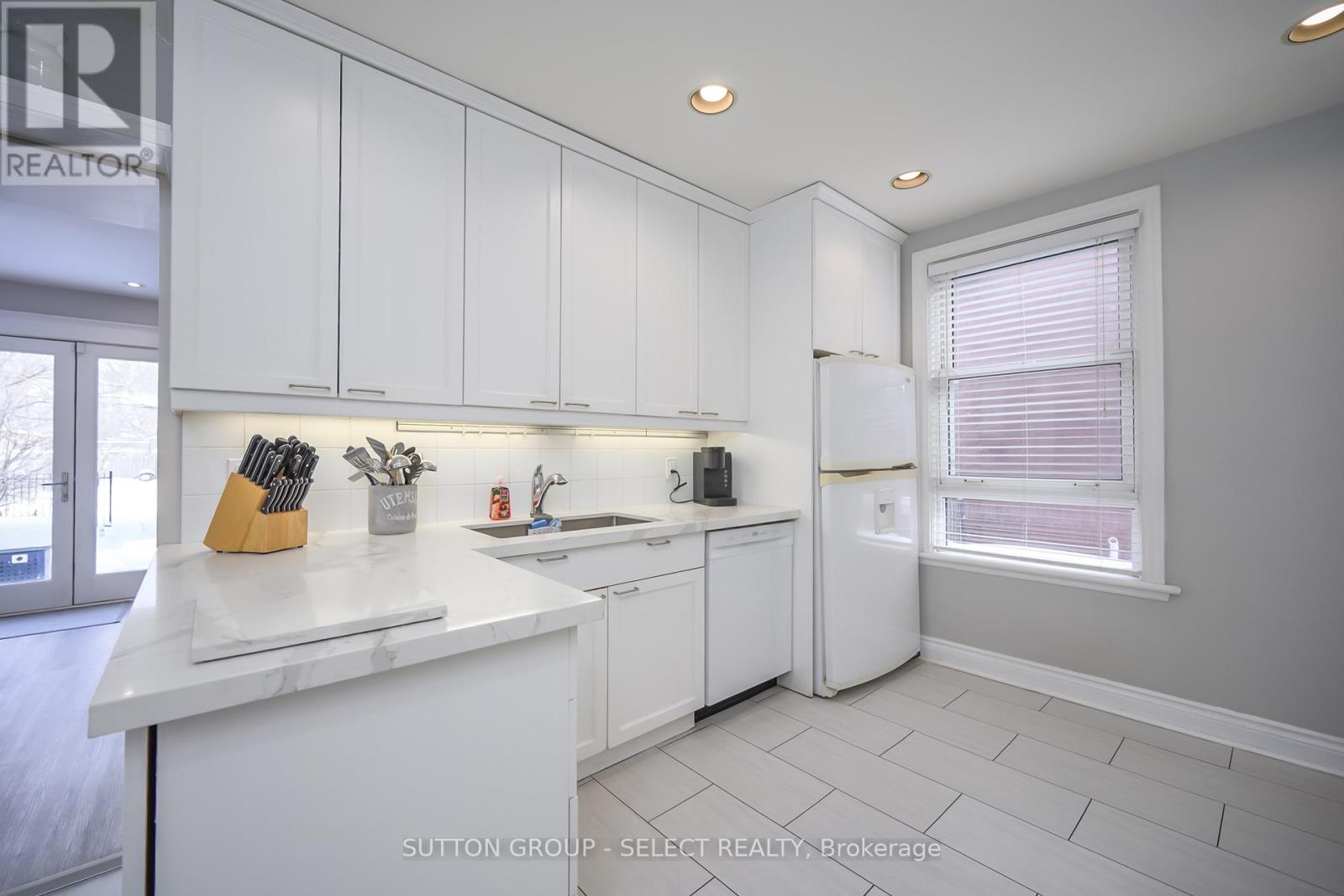 Photo 12 of 43 for 908 Maitland Street