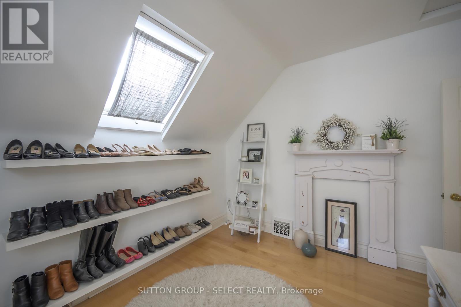 Photo 27 of 43 for 908 Maitland Street