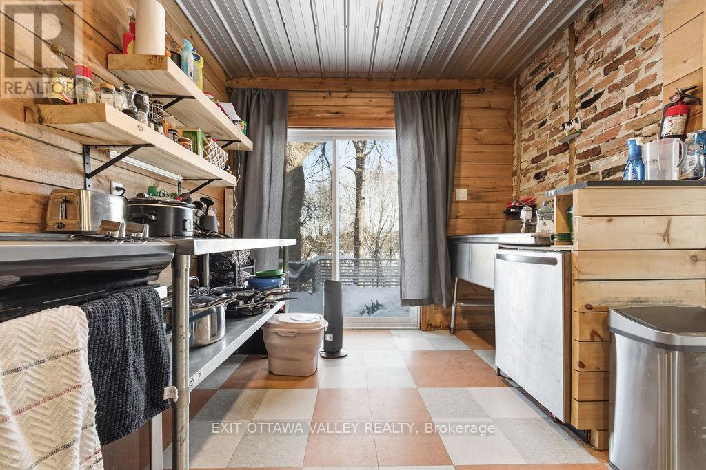 815 Pembroke Street W, Pembroke, Ontario  K8A 5P5 - Photo 12 - X12748076