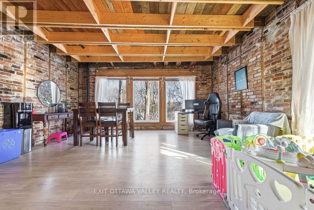 815 Pembroke Street W, Pembroke, Ontario  K8A 5P5 - Photo 15 - X12748076