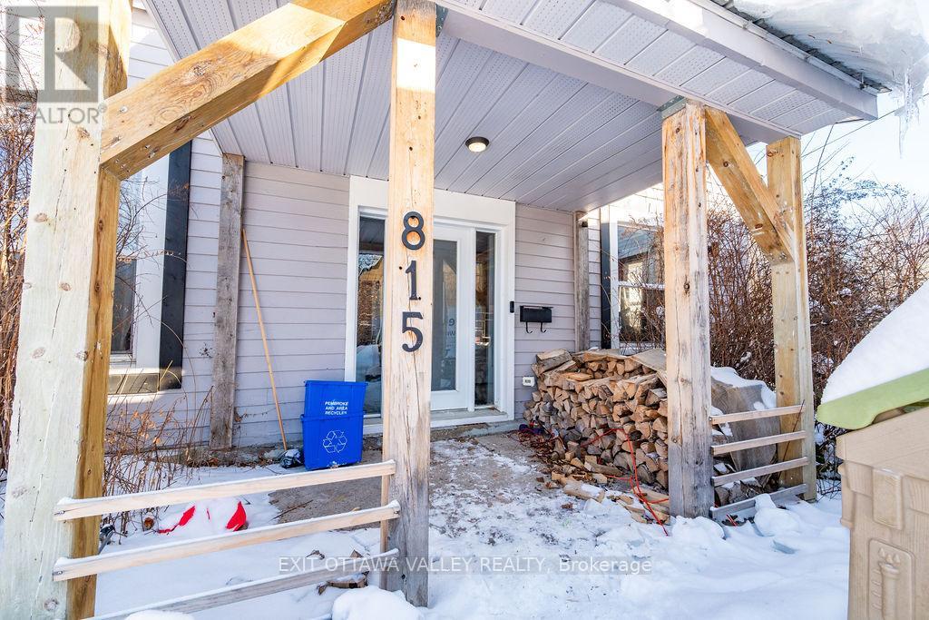 815 Pembroke Street W, Pembroke, Ontario  K8A 5P5 - Photo 3 - X12748076