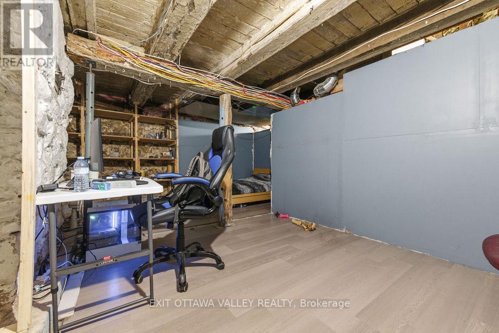 815 Pembroke Street W, Pembroke, Ontario  K8A 5P5 - Photo 34 - X12748076