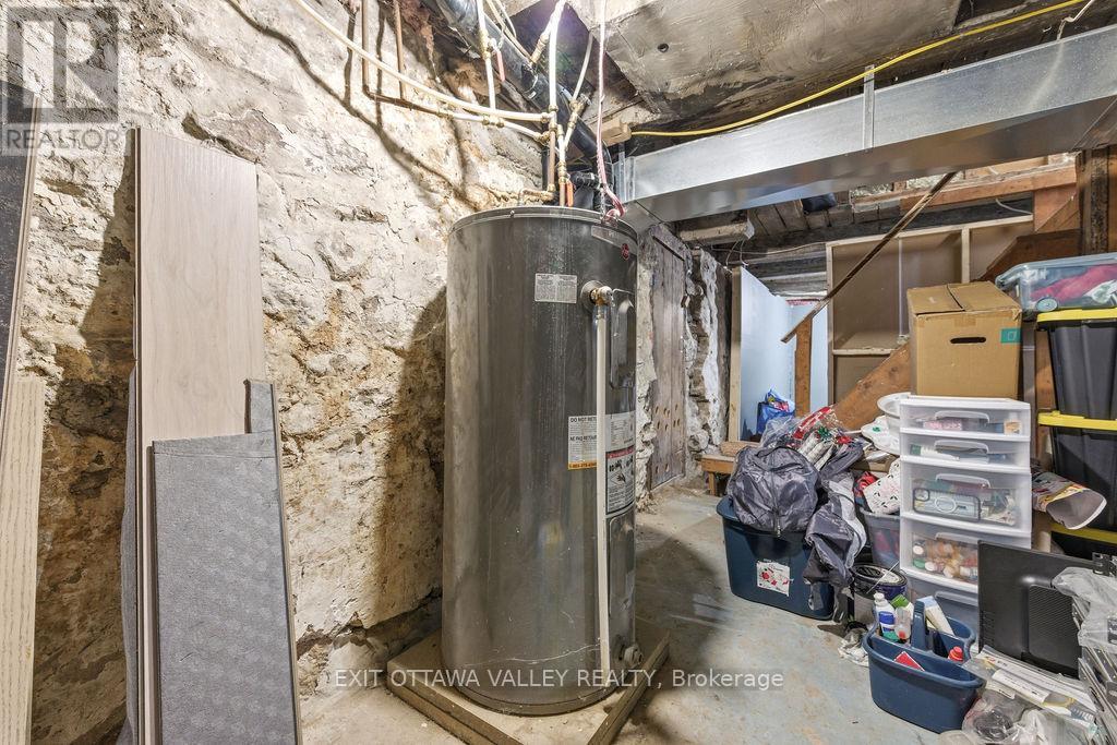 815 Pembroke Street W, Pembroke, Ontario  K8A 5P5 - Photo 35 - X12748076