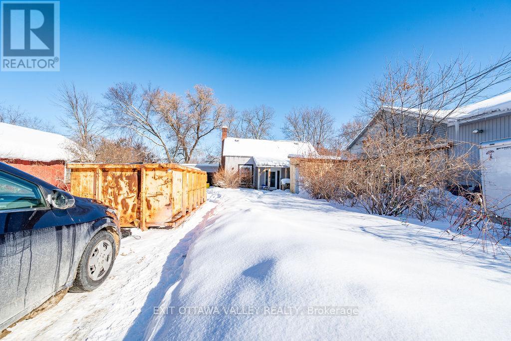 815 Pembroke Street W, Pembroke, Ontario  K8A 5P5 - Photo 44 - X12748076