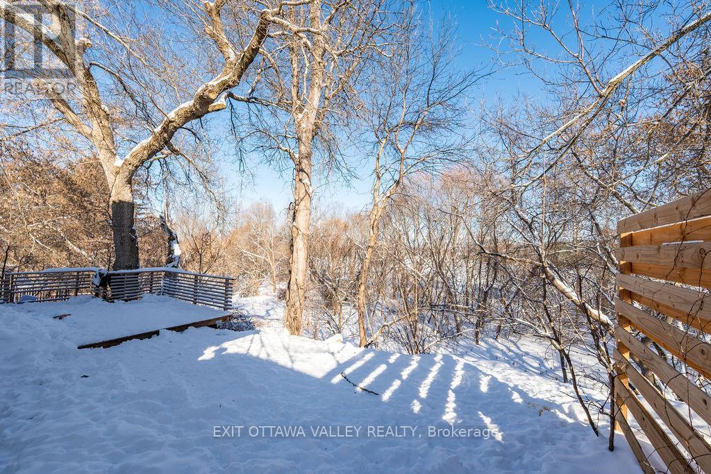 815 Pembroke Street W, Pembroke, Ontario  K8A 5P5 - Photo 45 - X12748076