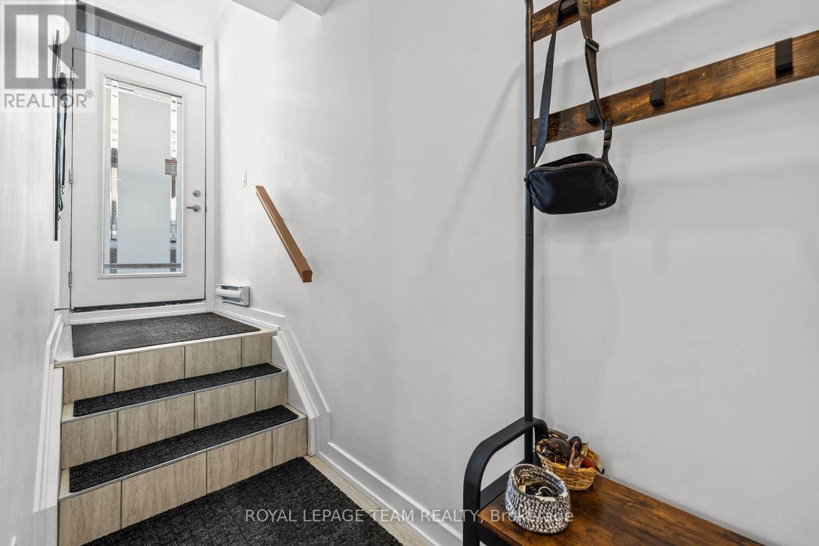 213 Big Sky Private, Ottawa, Ontario  K1T 0M8 - Photo 3 - X12748004