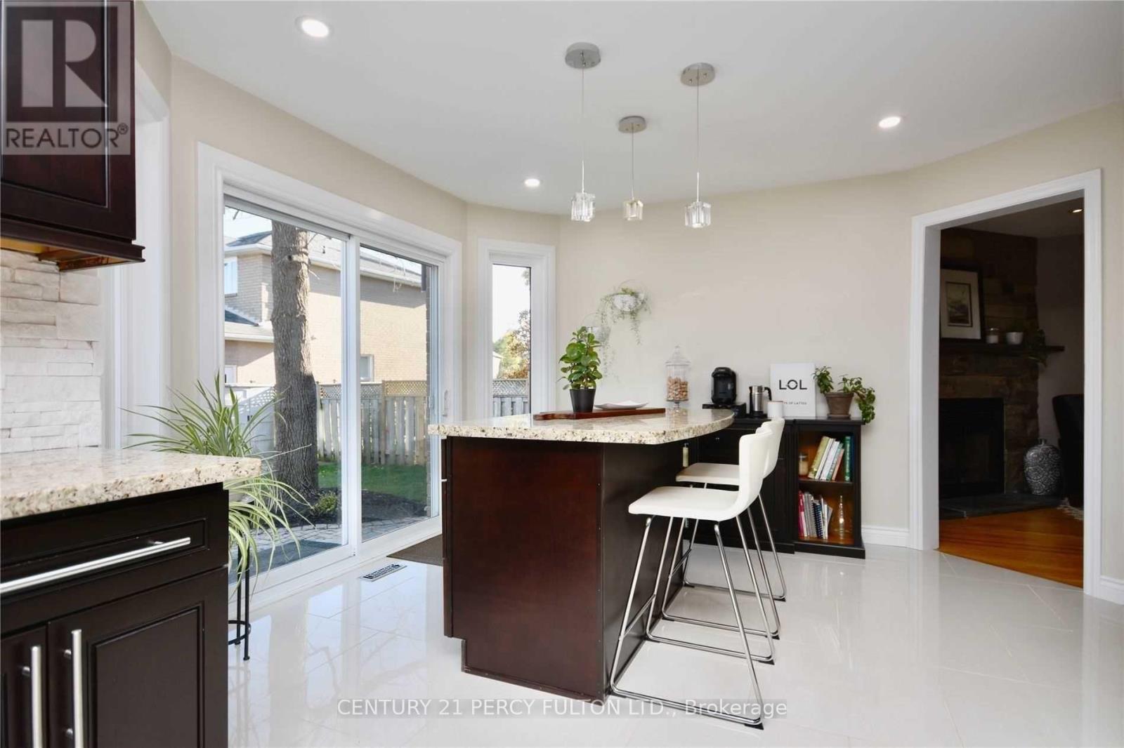 Upper - 251 Livingstone Street W, Barrie (West Bayfield), Ontario  L4N 6Z4 - Photo 10 - S12747076