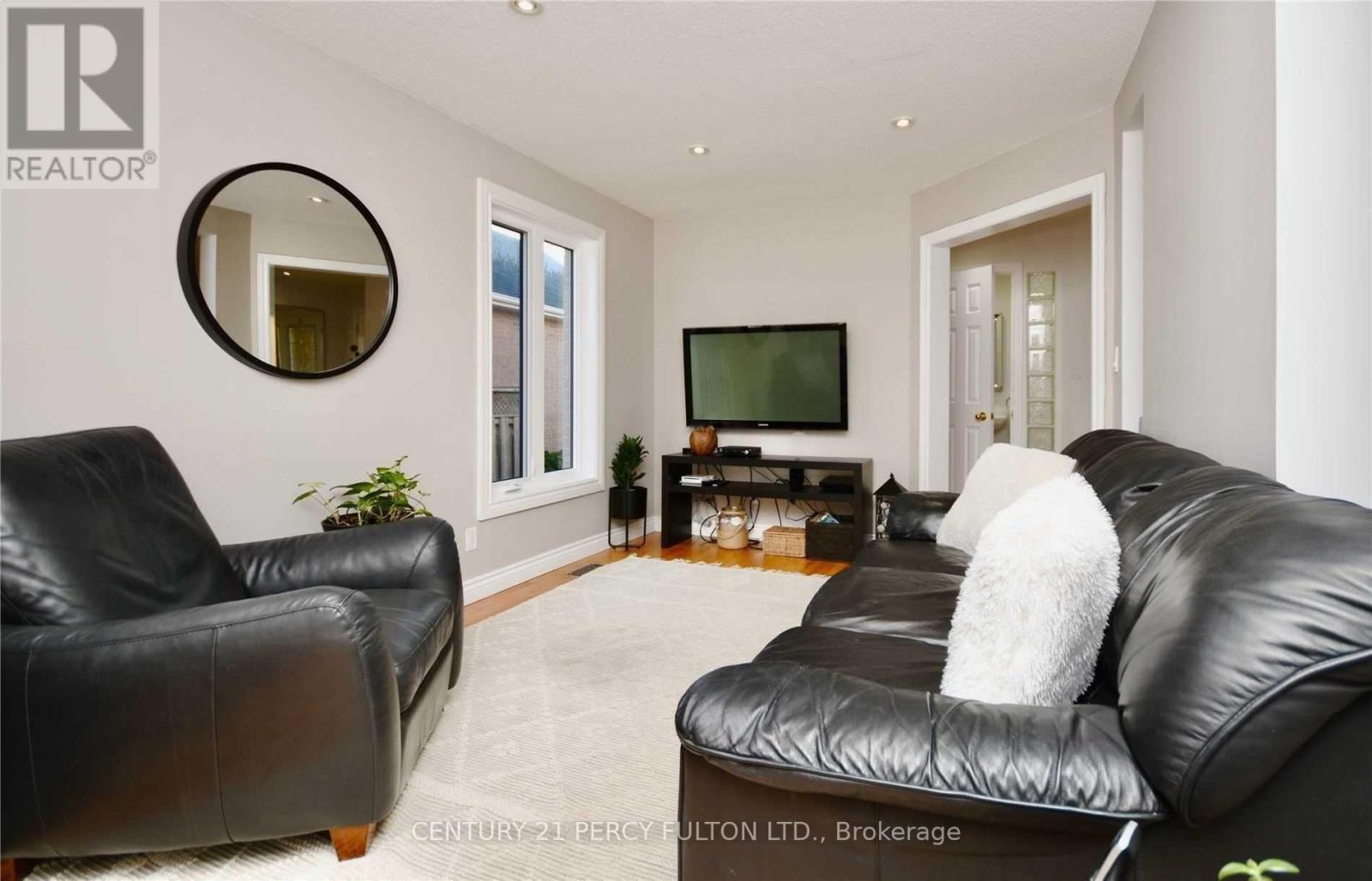 Upper - 251 Livingstone Street W, Barrie (West Bayfield), Ontario  L4N 6Z4 - Photo 12 - S12747076