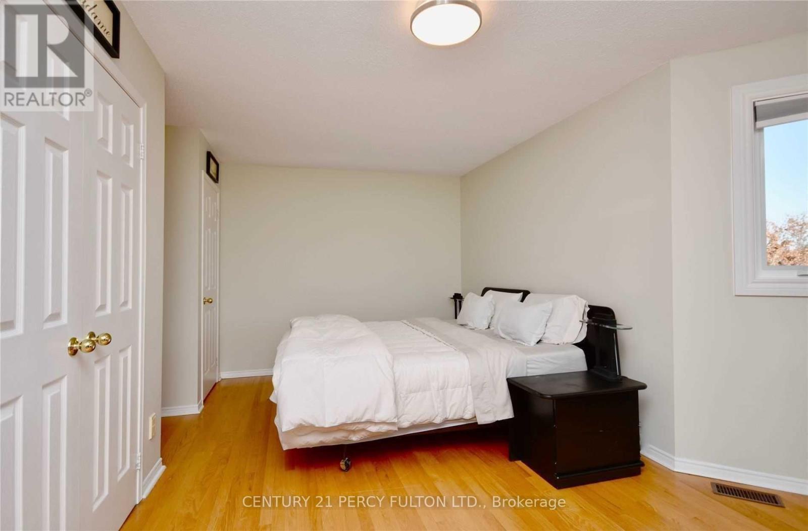 Upper - 251 Livingstone Street W, Barrie (West Bayfield), Ontario  L4N 6Z4 - Photo 14 - S12747076