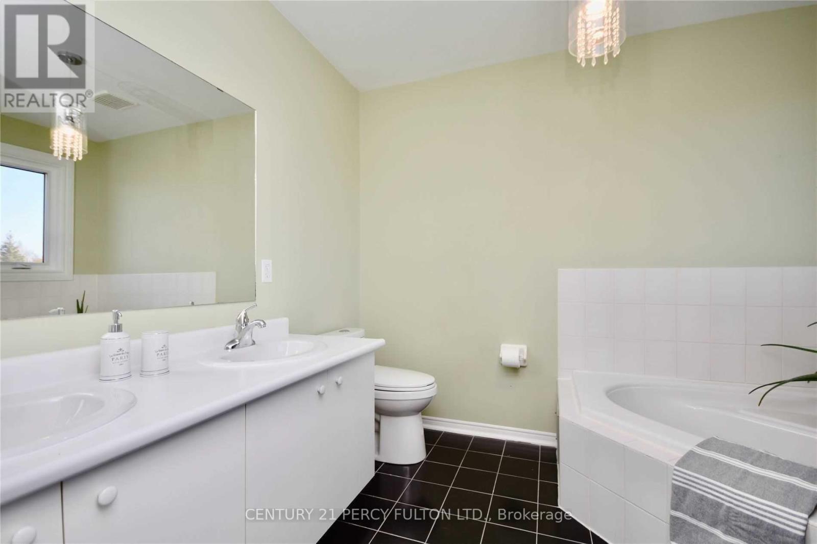 Upper - 251 Livingstone Street W, Barrie (West Bayfield), Ontario  L4N 6Z4 - Photo 16 - S12747076