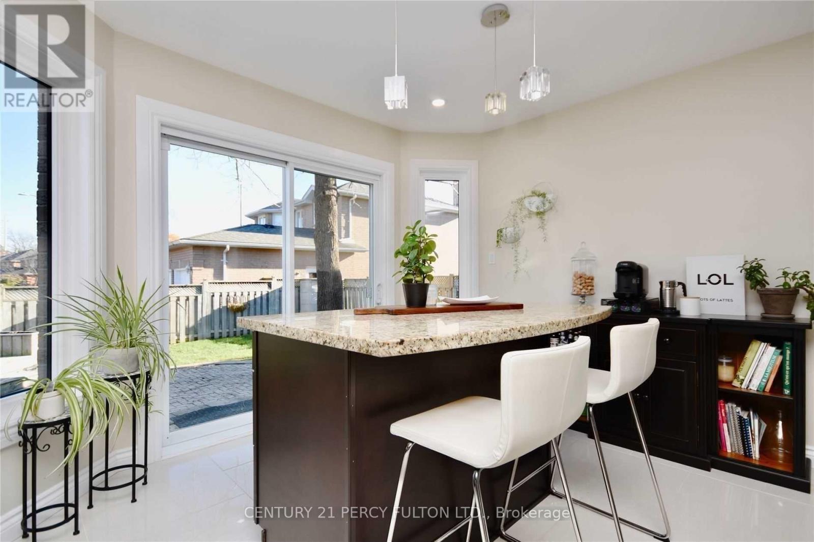 Upper - 251 Livingstone Street W, Barrie (West Bayfield), Ontario  L4N 6Z4 - Photo 11 - S12747076