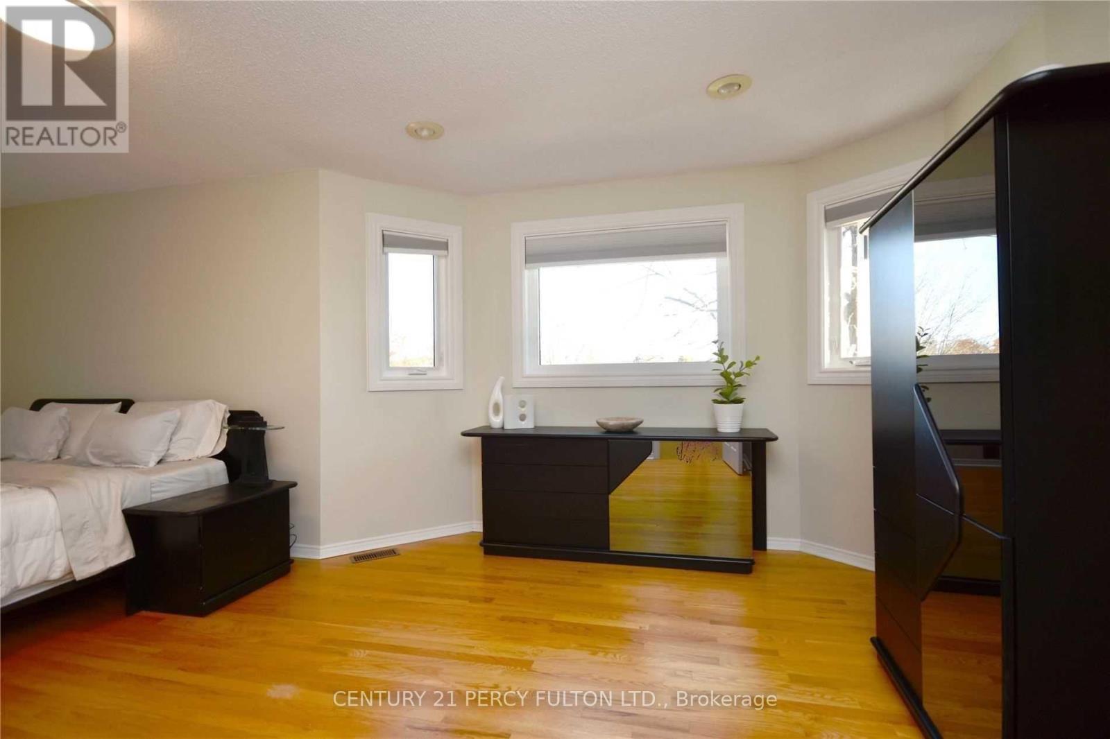 Upper - 251 Livingstone Street W, Barrie (West Bayfield), Ontario  L4N 6Z4 - Photo 15 - S12747076