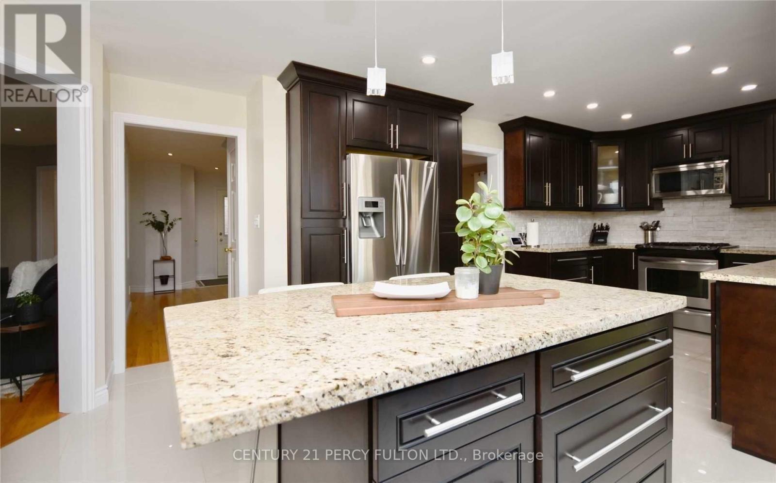 Upper - 251 Livingstone Street W, Barrie (West Bayfield), Ontario  L4N 6Z4 - Photo 8 - S12747076