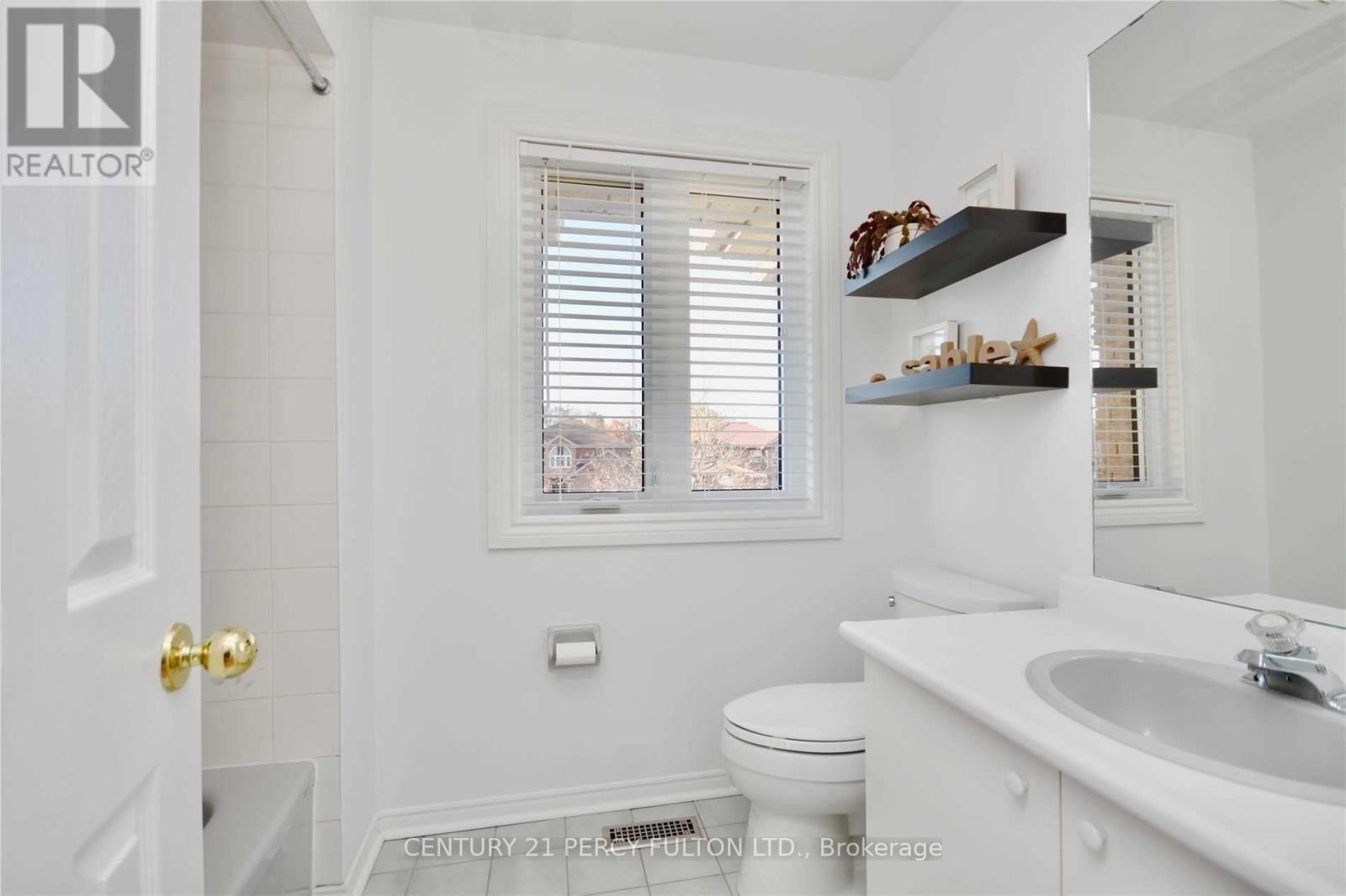 Upper - 251 Livingstone Street W, Barrie (West Bayfield), Ontario  L4N 6Z4 - Photo 20 - S12747076