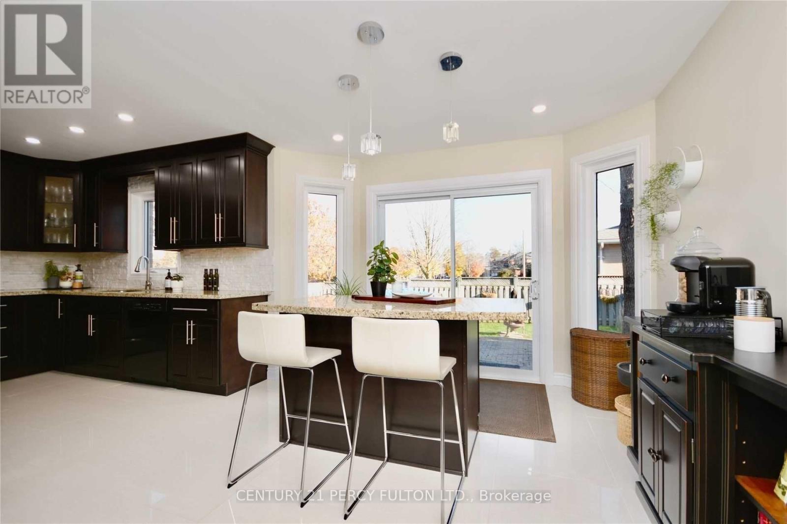 Upper - 251 Livingstone Street W, Barrie (West Bayfield), Ontario  L4N 6Z4 - Photo 9 - S12747076