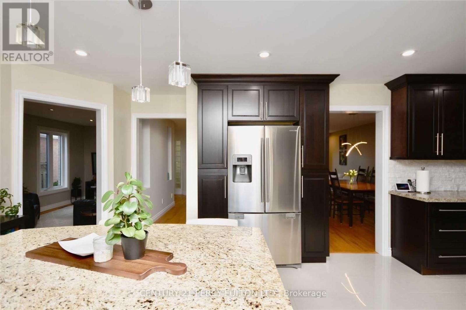 Upper - 251 Livingstone Street W, Barrie (West Bayfield), Ontario  L4N 6Z4 - Photo 7 - S12747076