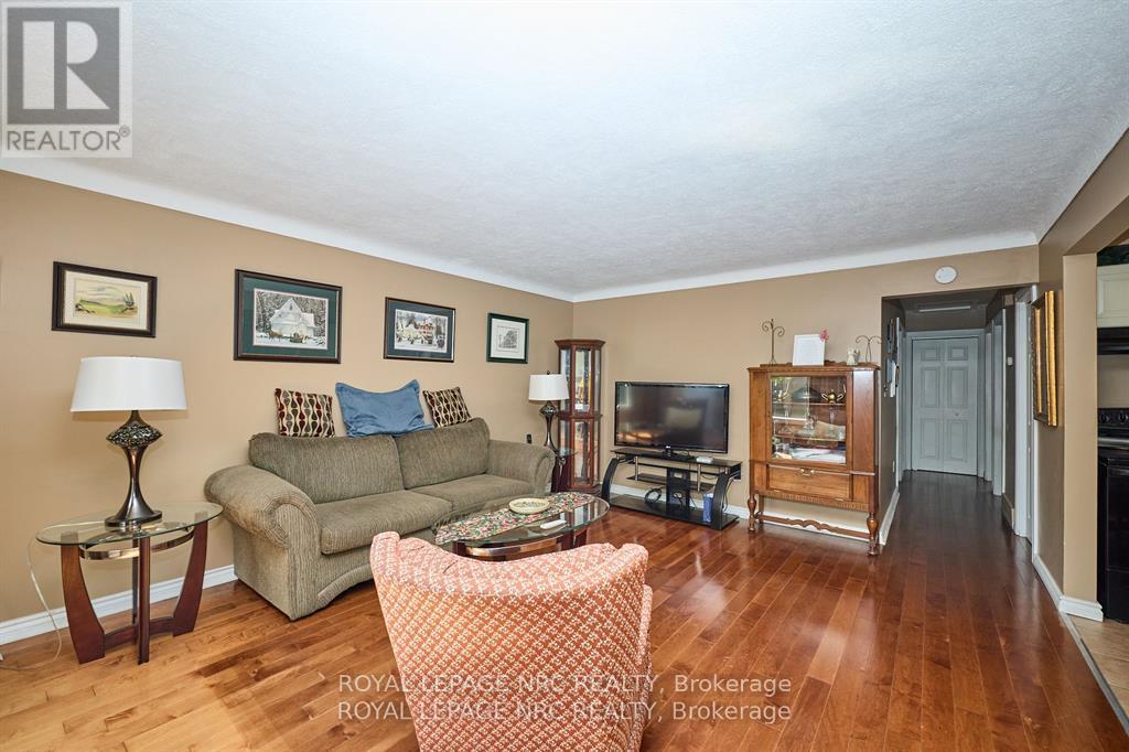 320 Morningstar Street, Welland (Lincoln/crowland), Ontario  L3B 5B3 - Photo 9 - X12747932