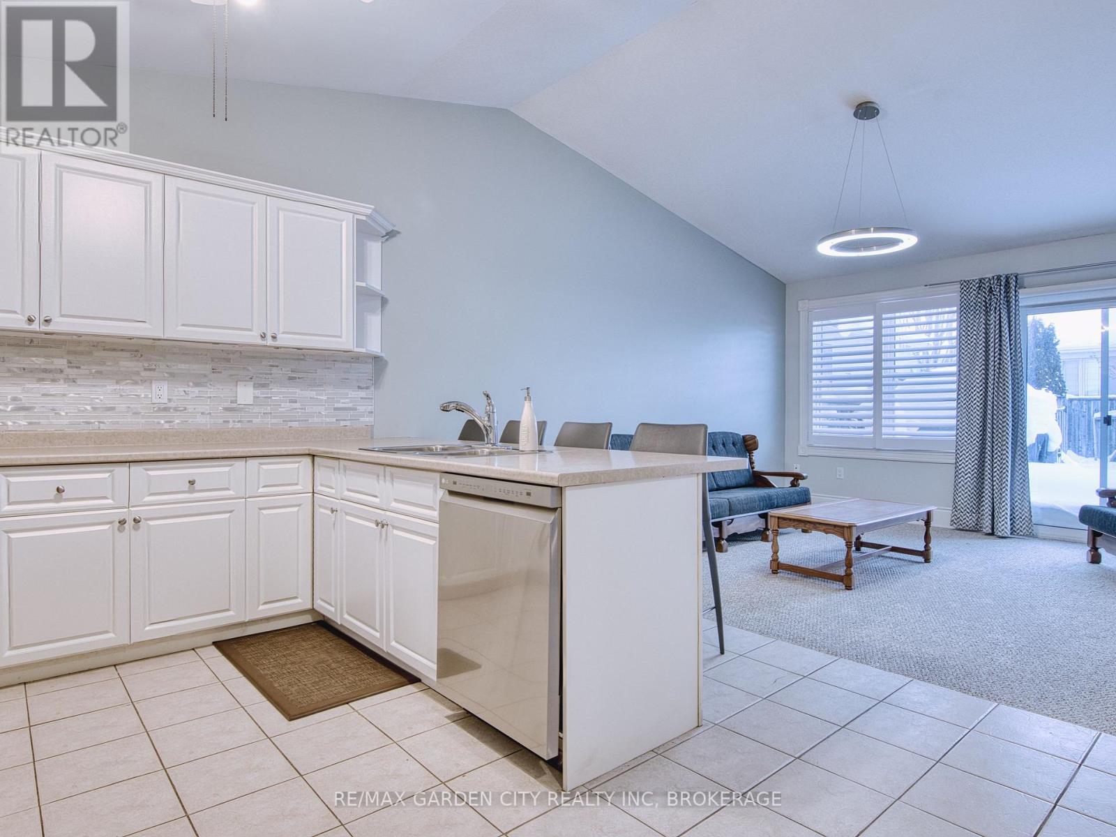 6191 Shane Crescent, Niagara Falls, Ontario  L2J 4K9 - Photo 8 - X12748082