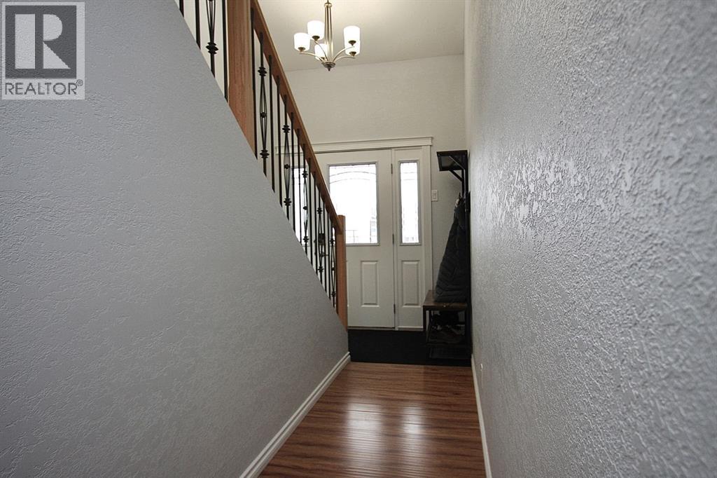 7514 40 Avenue, Camrose, Alberta  T4V 4C1 - Photo 5 - A2281912