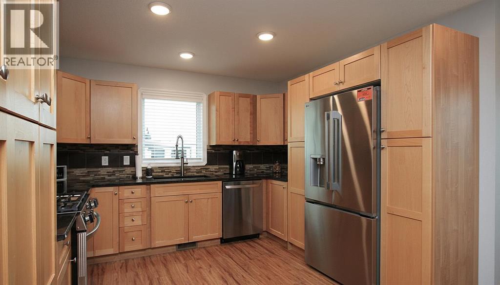 7514 40 Avenue, Camrose, Alberta  T4V 4C1 - Photo 12 - A2281912