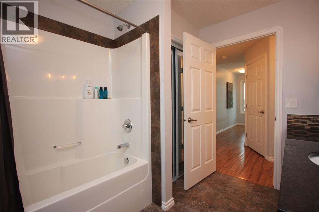 7514 40 Avenue, Camrose, Alberta  T4V 4C1 - Photo 26 - A2281912