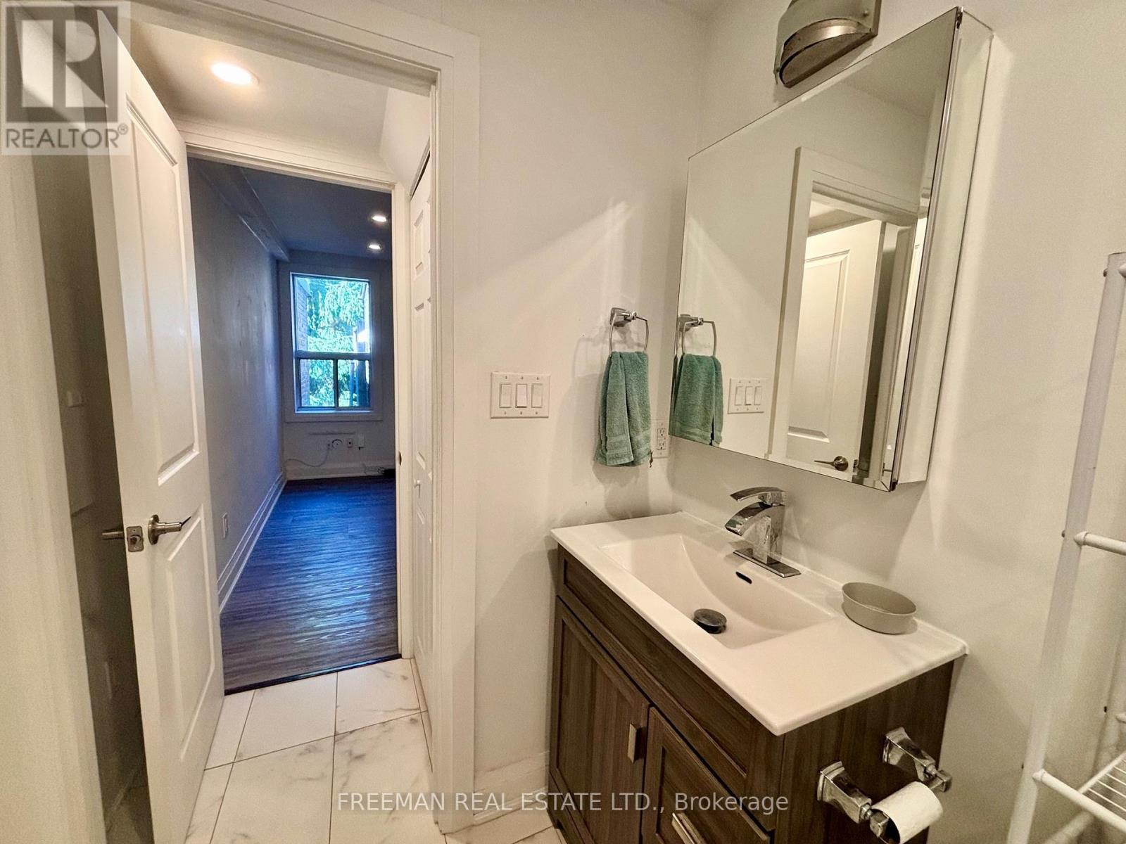 Upper - 340 Howland Avenue, Toronto, Ontario  M5R 3B9 - Photo 13 - C12747790