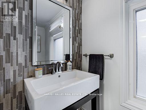 92 Prue Avenue, Toronto, Ontario  M6B 1R5 - Photo 17 - C12747826