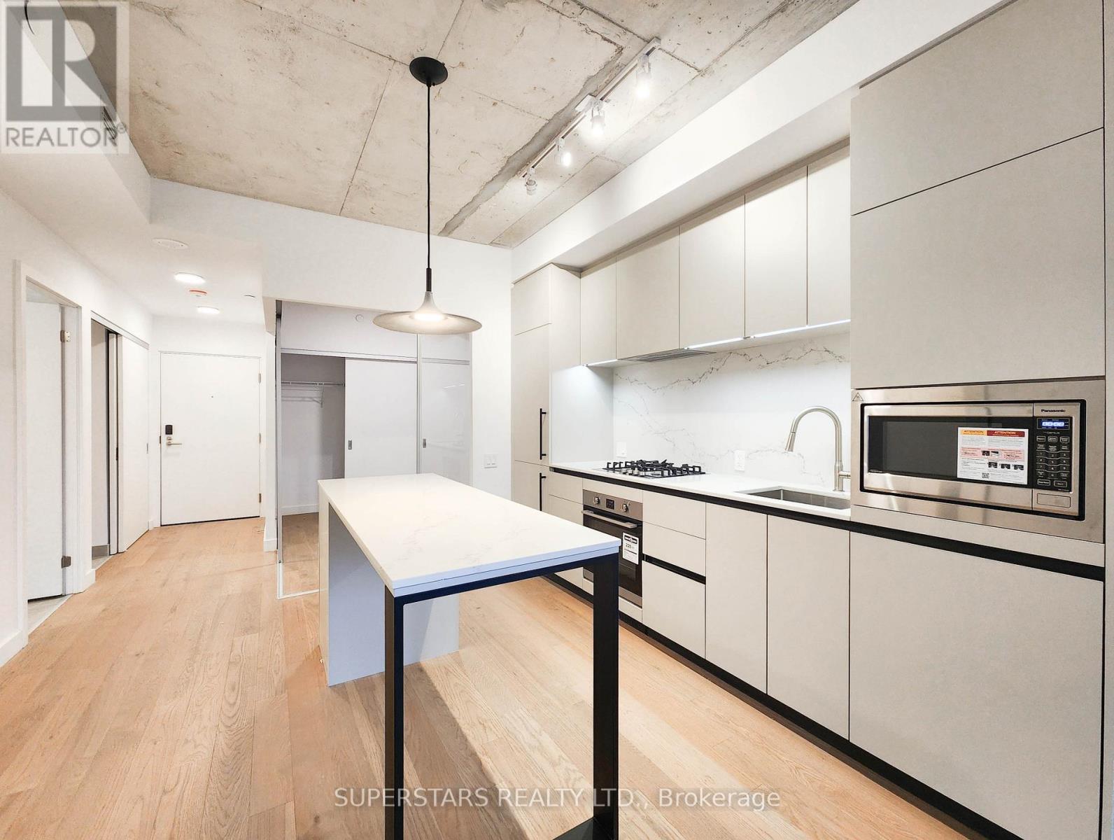 203 - 1720 Bayview Avenue, Toronto, Ontario  M4G 0E5 - Photo 2 - C12748052