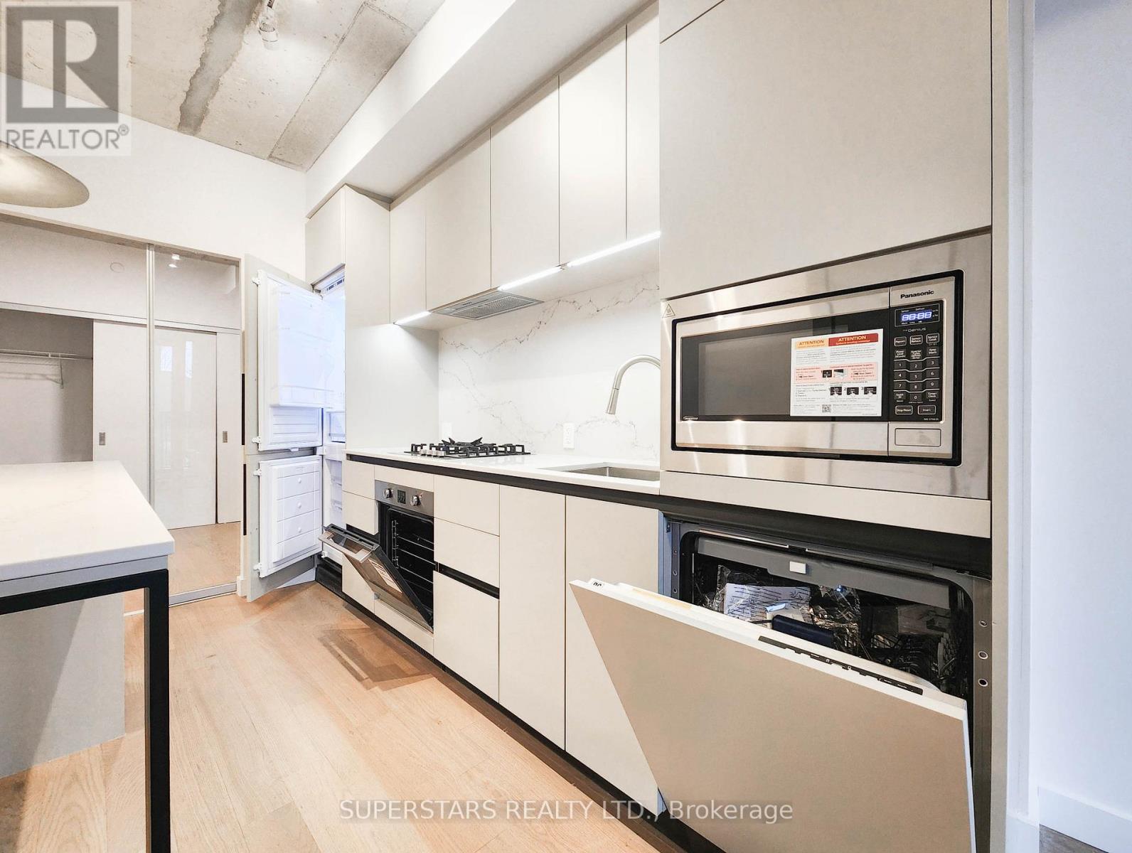 203 - 1720 Bayview Avenue, Toronto, Ontario  M4G 0E5 - Photo 3 - C12748052