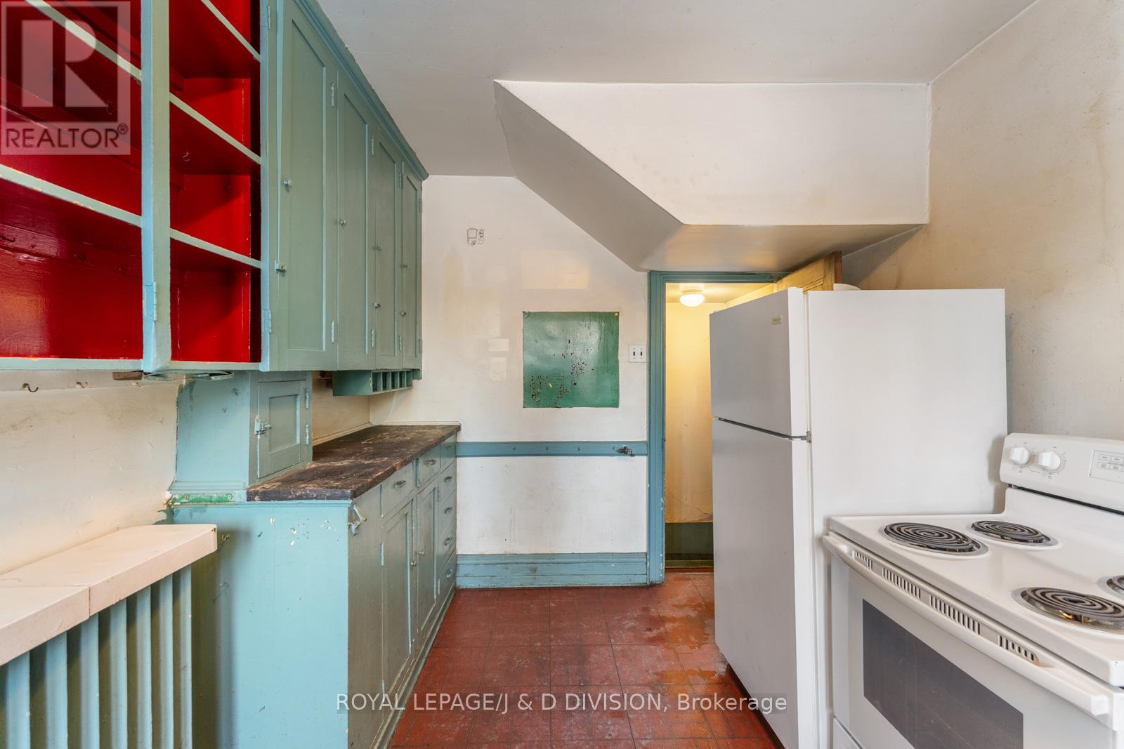 64 Heathdale Road, Toronto, Ontario  M6C 1M8 - Photo 13 - C12748118