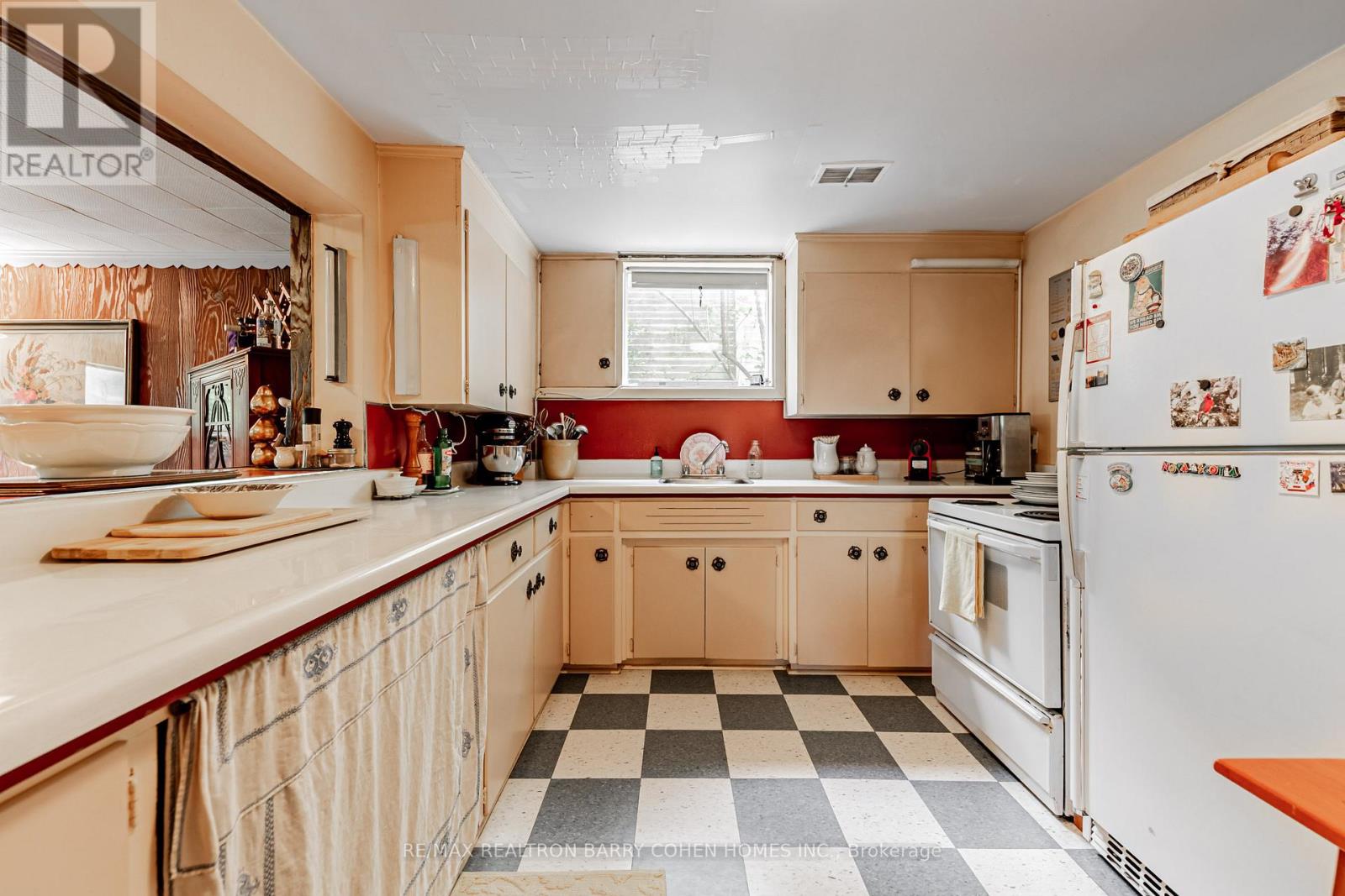 200 Cortleigh Boulevard, Toronto, Ontario  M5N 1P5 - Photo 18 - C12748128