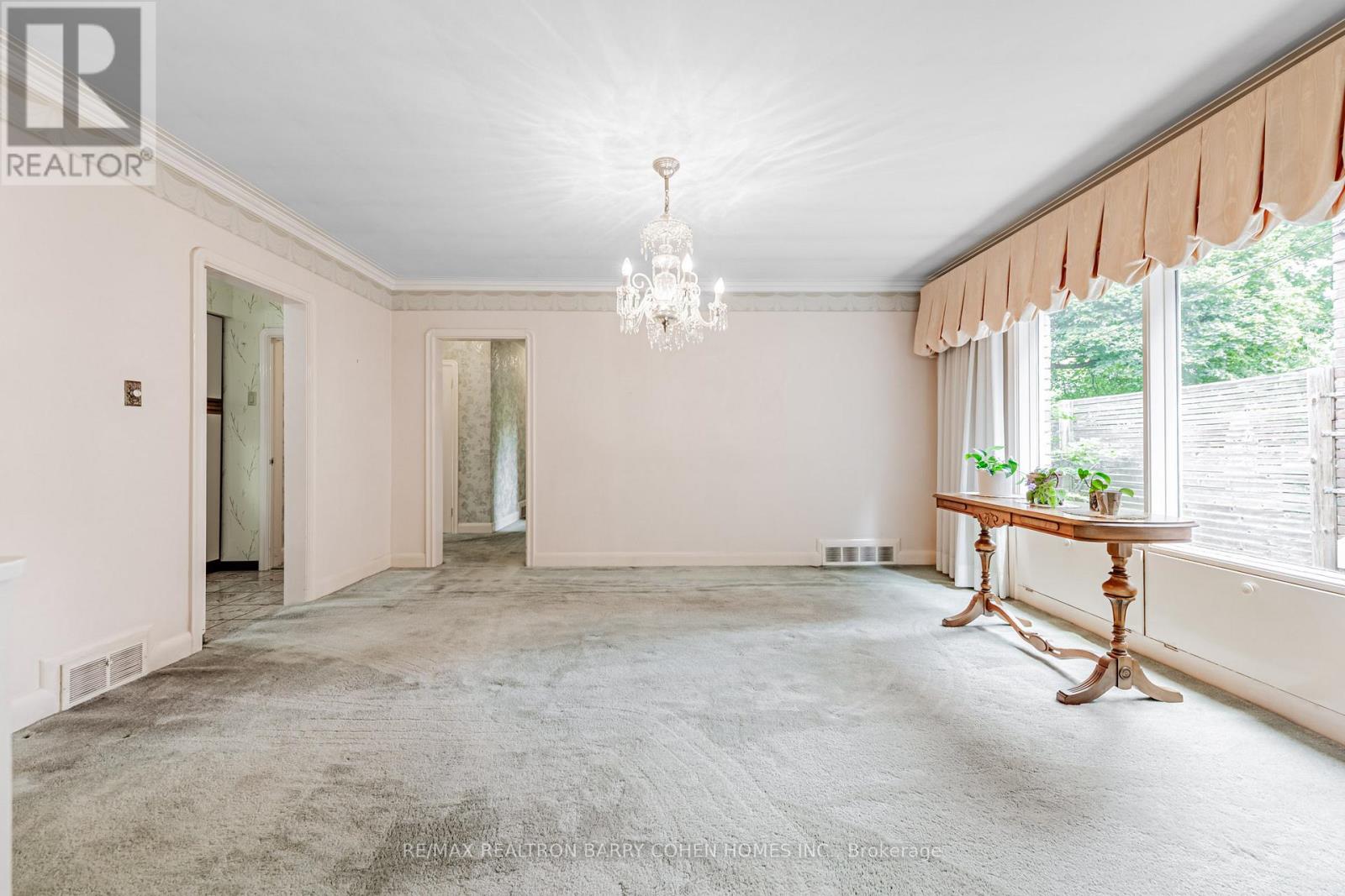 200 Cortleigh Boulevard, Toronto, Ontario  M5N 1P5 - Photo 6 - C12748128