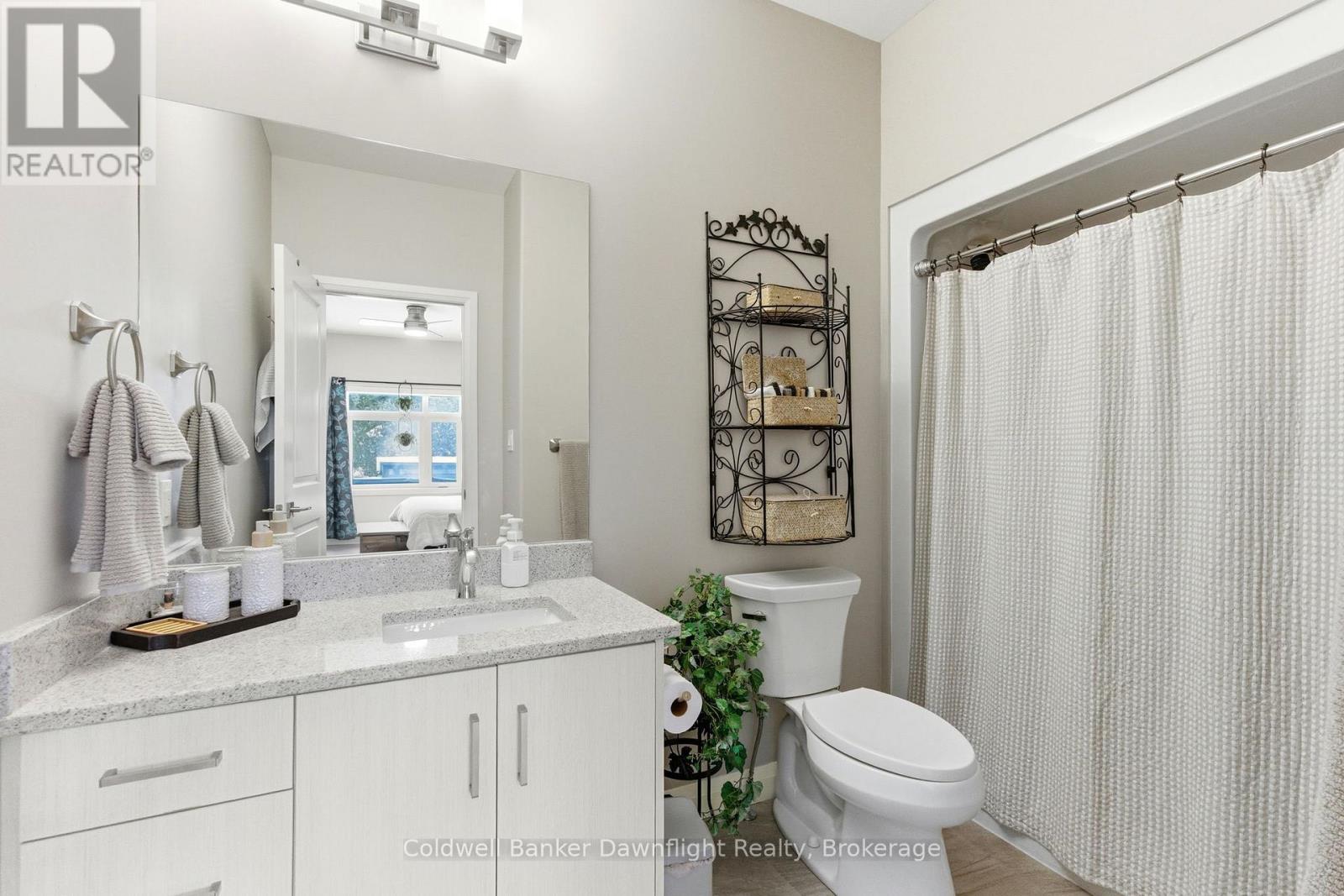 Photo 21 of 38 for 84 Rowe Avenue