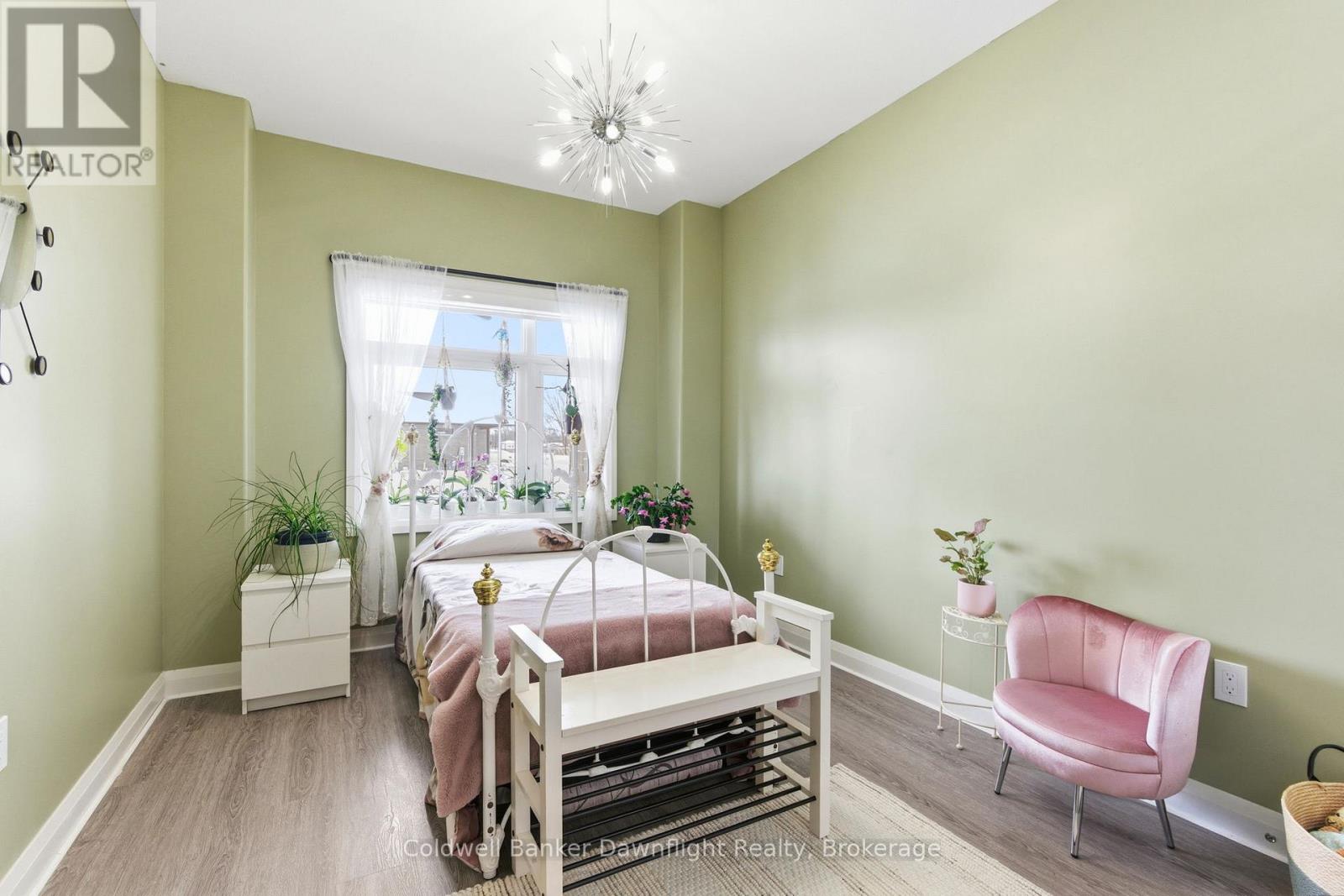 Photo 24 of 38 for 84 Rowe Avenue