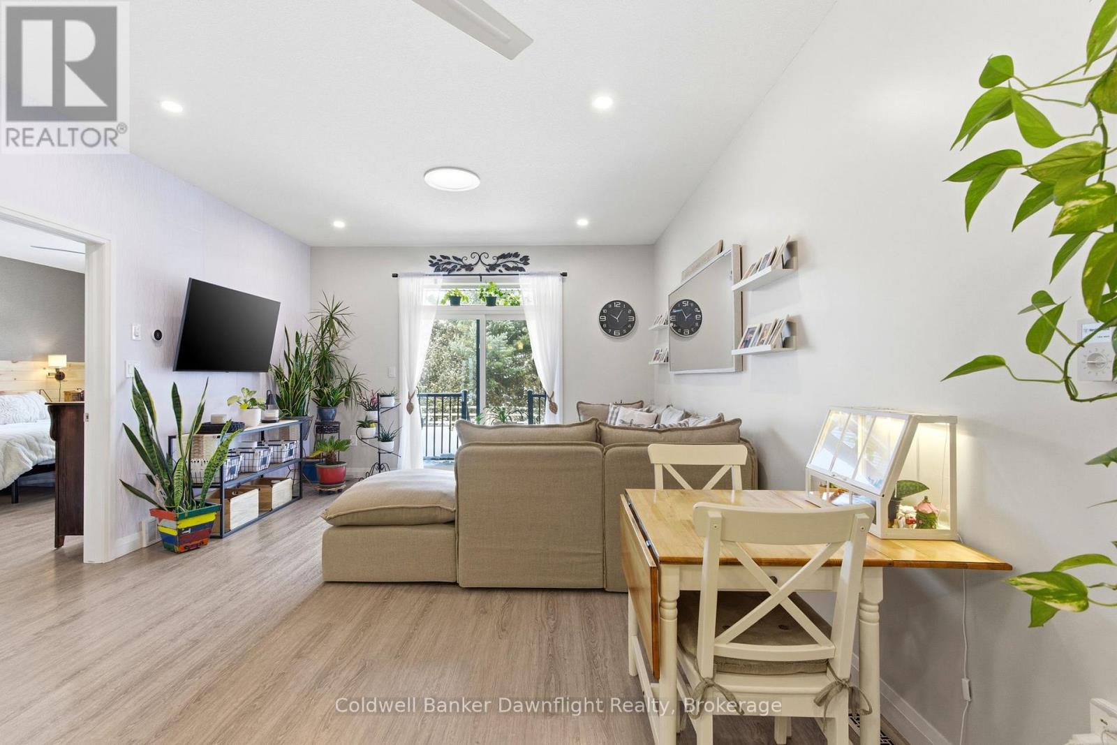 Photo 8 of 38 for 84 Rowe Avenue