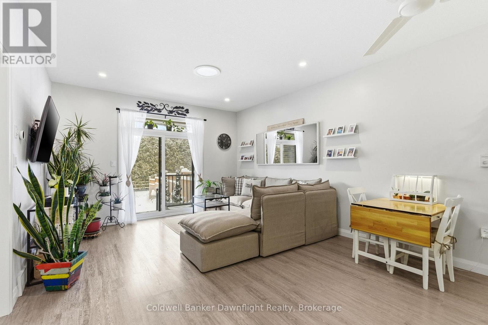 Photo 9 of 38 for 84 Rowe Avenue