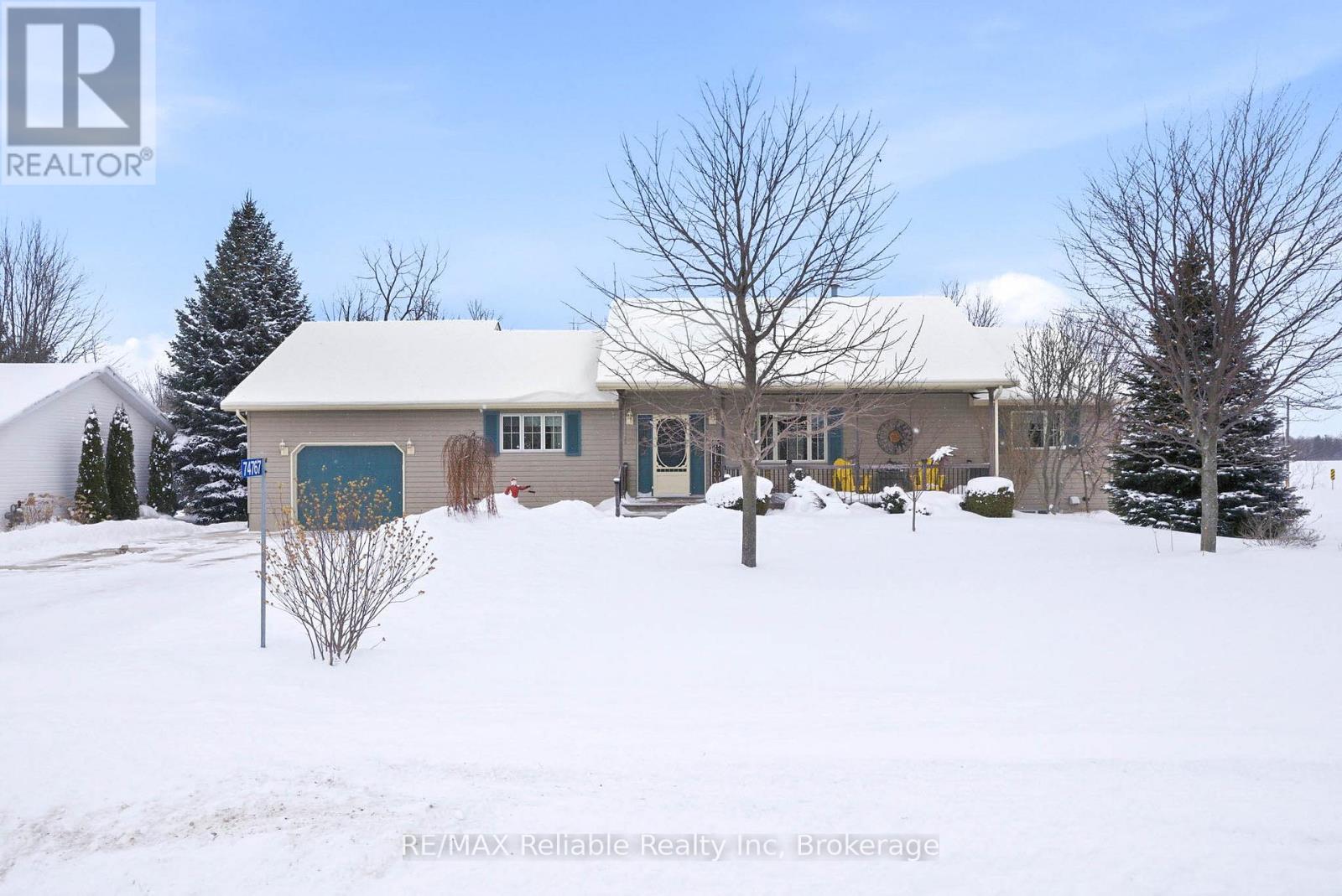 74767 Elm Crescent, Bluewater, Ontario  N0M 1G0 - Photo 2 - X12748092