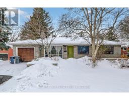 40 BRINLOOR BOULEVARD, Toronto, Ontario