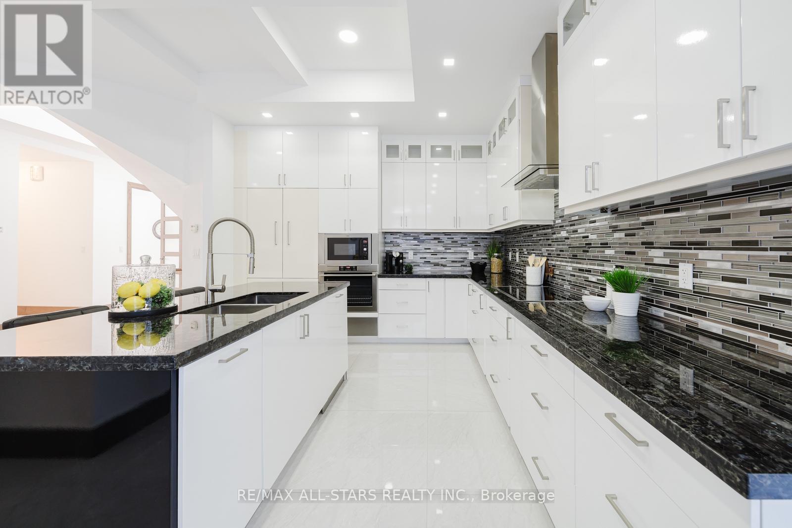 26 Lancer Drive, Vaughan, Ontario  L6A 1E1 - Photo 13 - N12747808