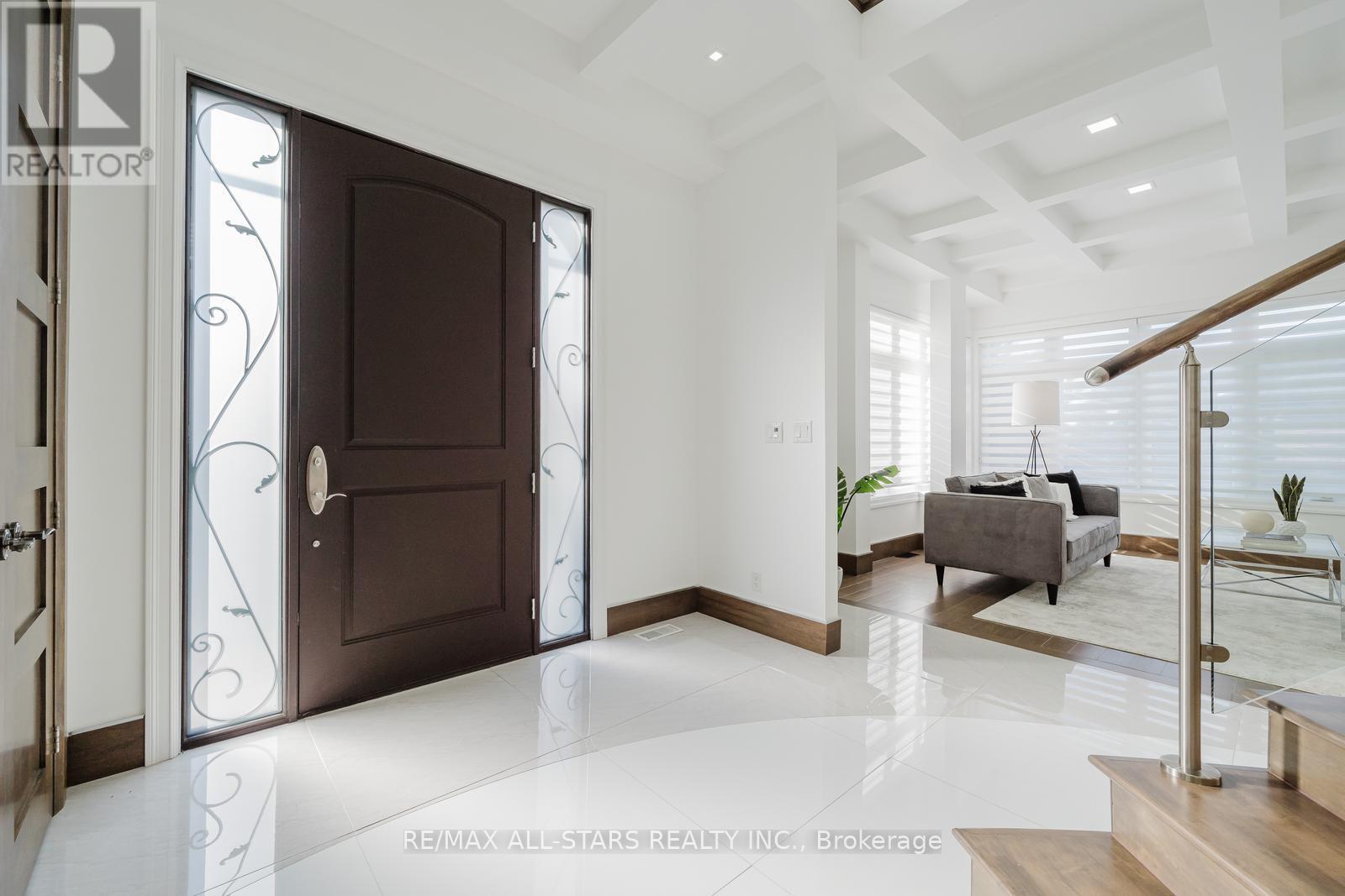 26 Lancer Drive, Vaughan, Ontario  L6A 1E1 - Photo 4 - N12747808