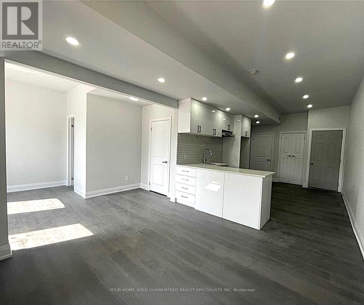 2 - 15229 YONGE STREET, Aurora, Ontario