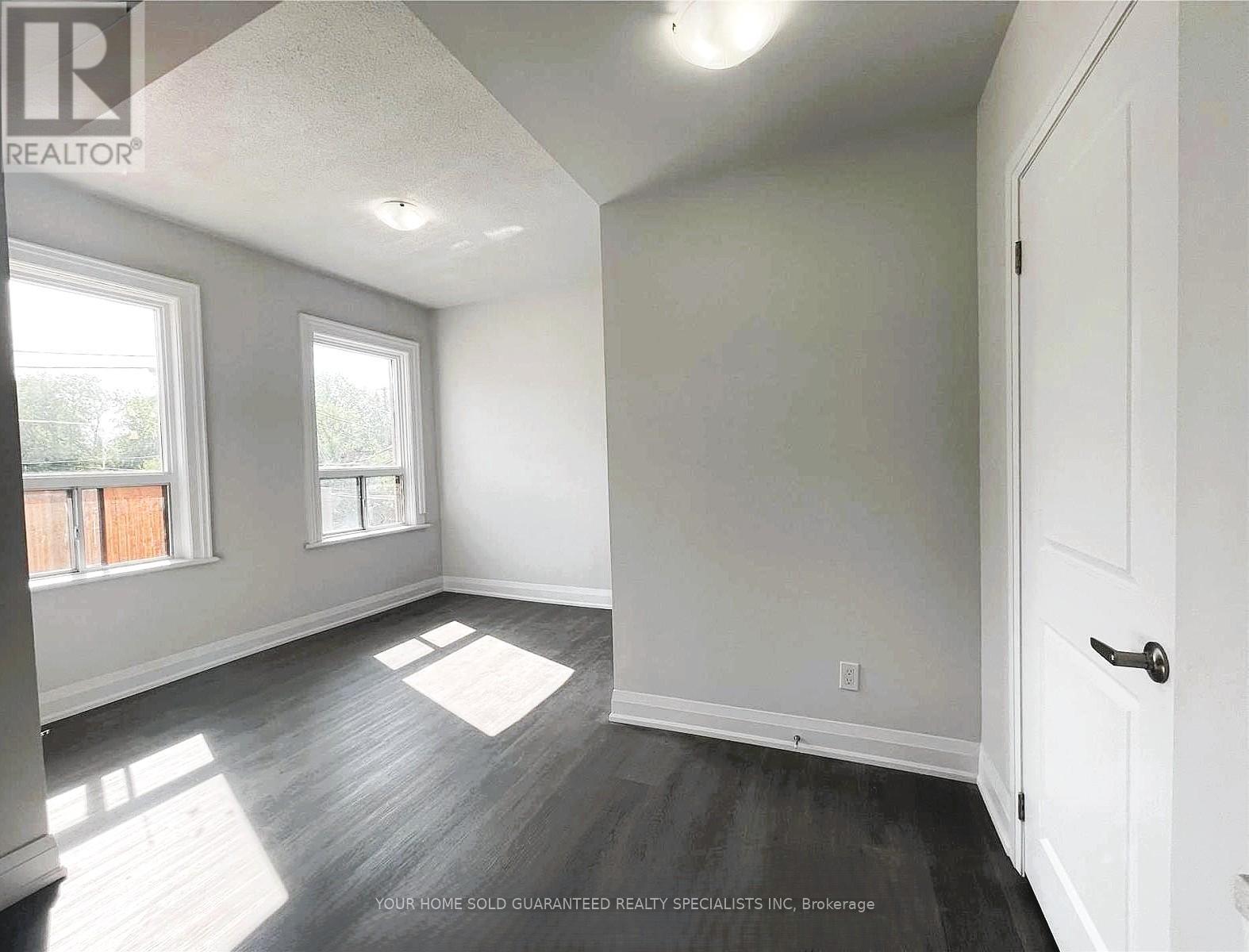 2 - 15229 Yonge Street, Aurora, Ontario  L4G 1L8 - Photo 2 - N12747848