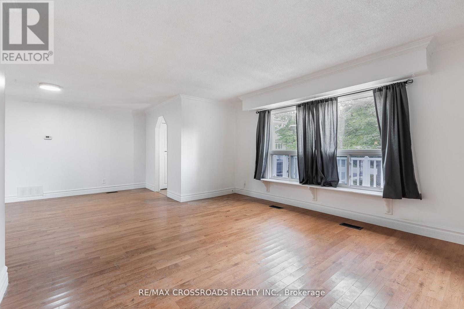 324 Tampa Drive, Georgina, Ontario  L4P 3A4 - Photo 7 - N12747940