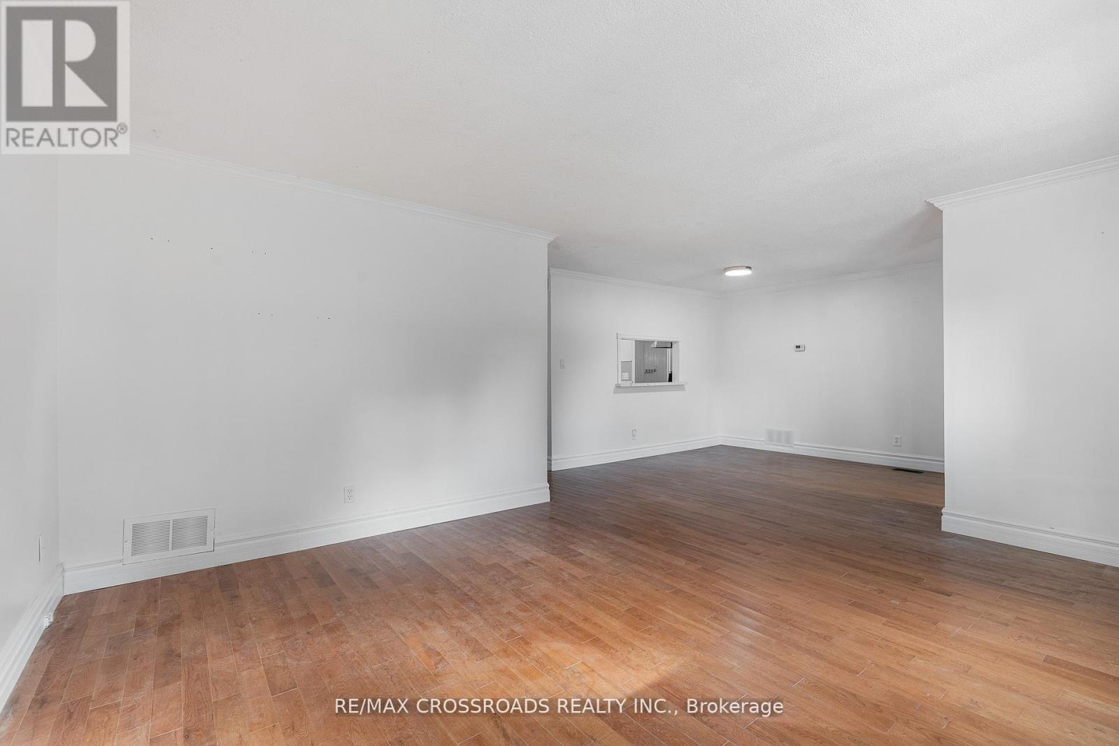 324 Tampa Drive, Georgina, Ontario  L4P 3A4 - Photo 8 - N12747940