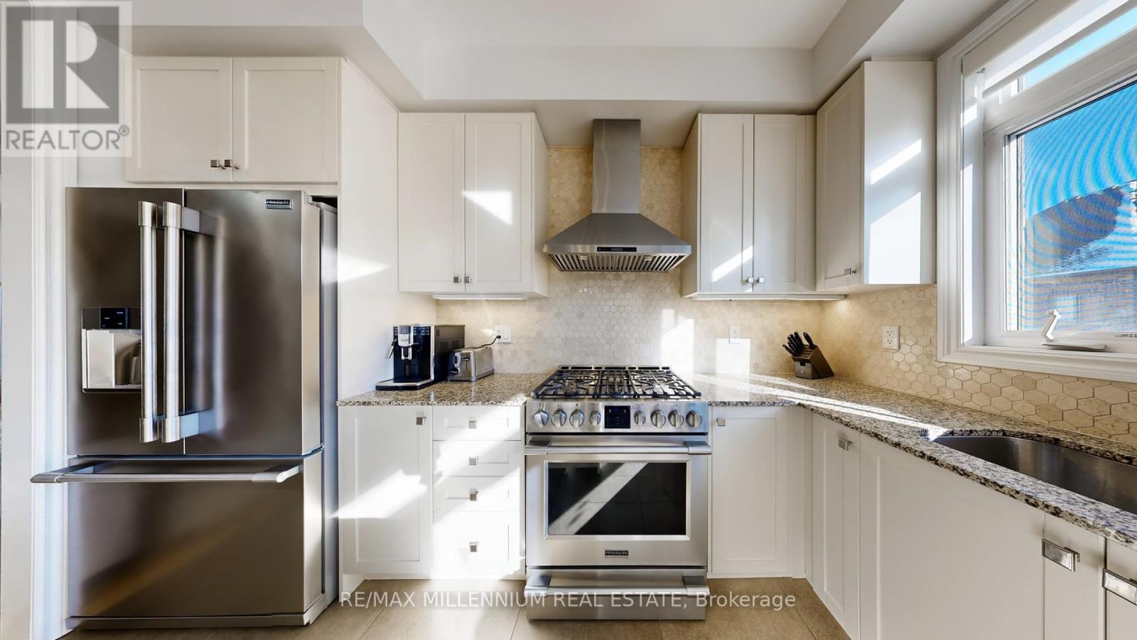 53 Zenith Avenue, Vaughan, Ontario  L4H 4L1 - Photo 10 - N12748018