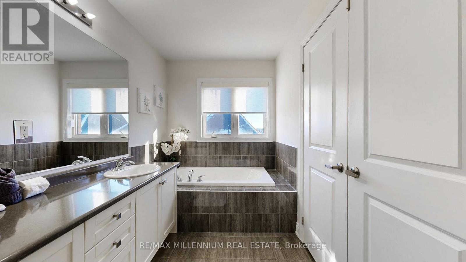 53 Zenith Avenue, Vaughan, Ontario  L4H 4L1 - Photo 27 - N12748018