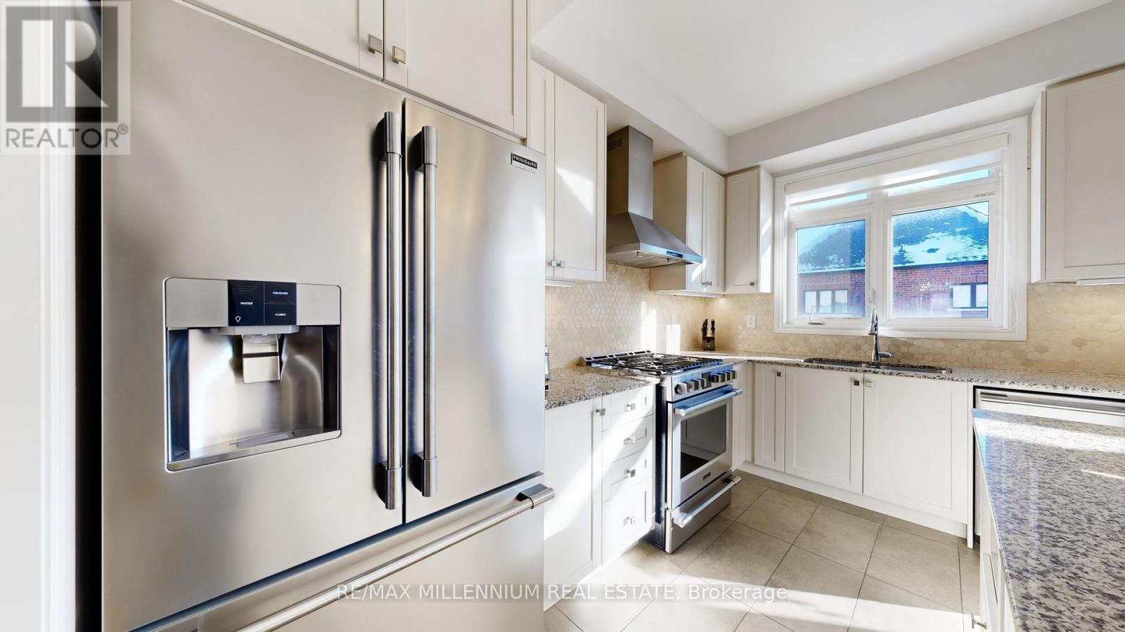 53 Zenith Avenue, Vaughan, Ontario  L4H 4L1 - Photo 9 - N12748018