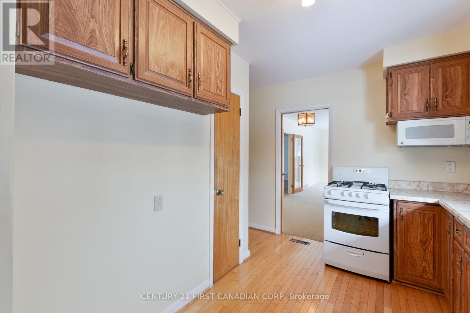 54 Algonquin Crescent, London East, Ontario  N5W 1N4 - Photo 18 - X12747380