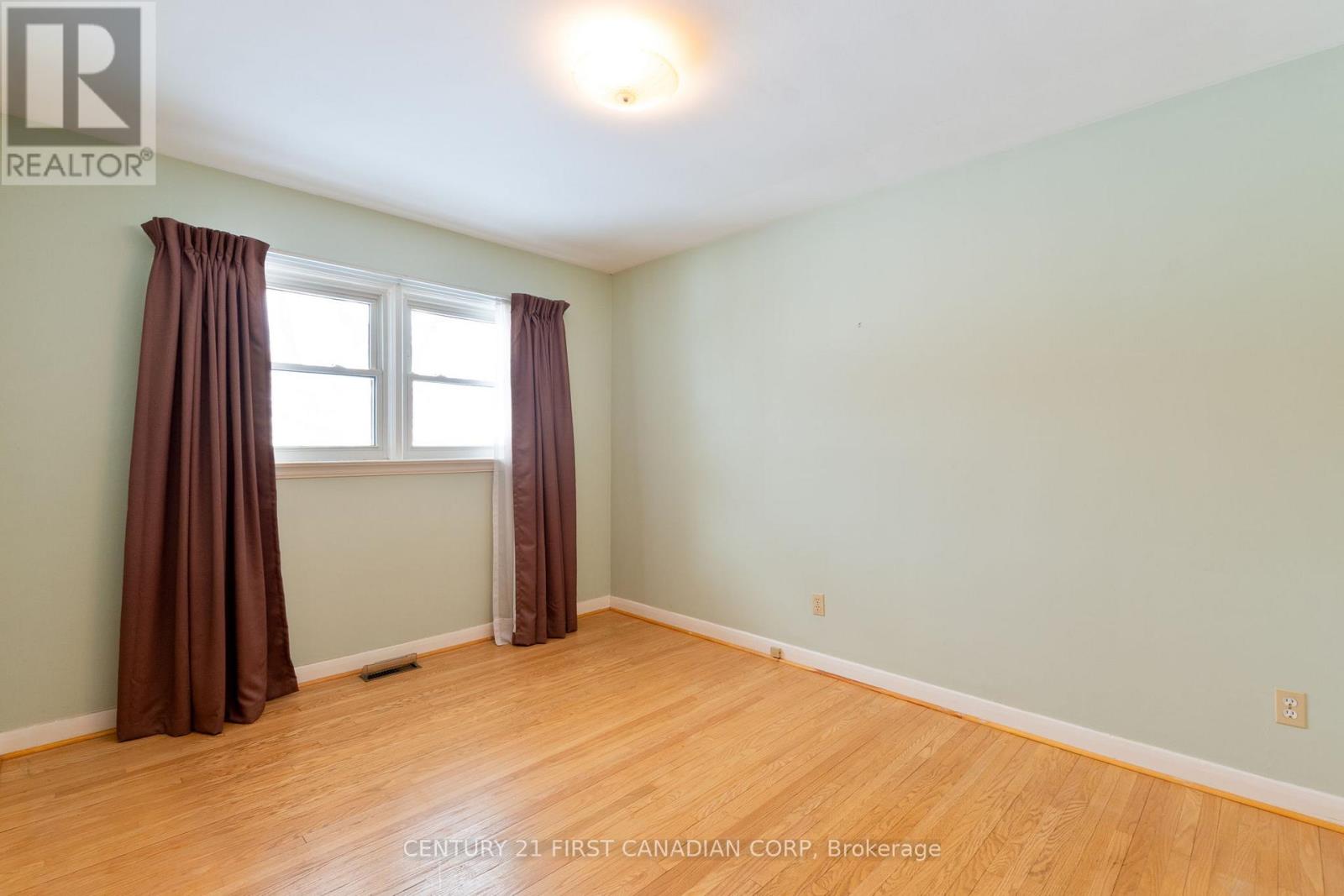 54 Algonquin Crescent, London East, Ontario  N5W 1N4 - Photo 22 - X12747380