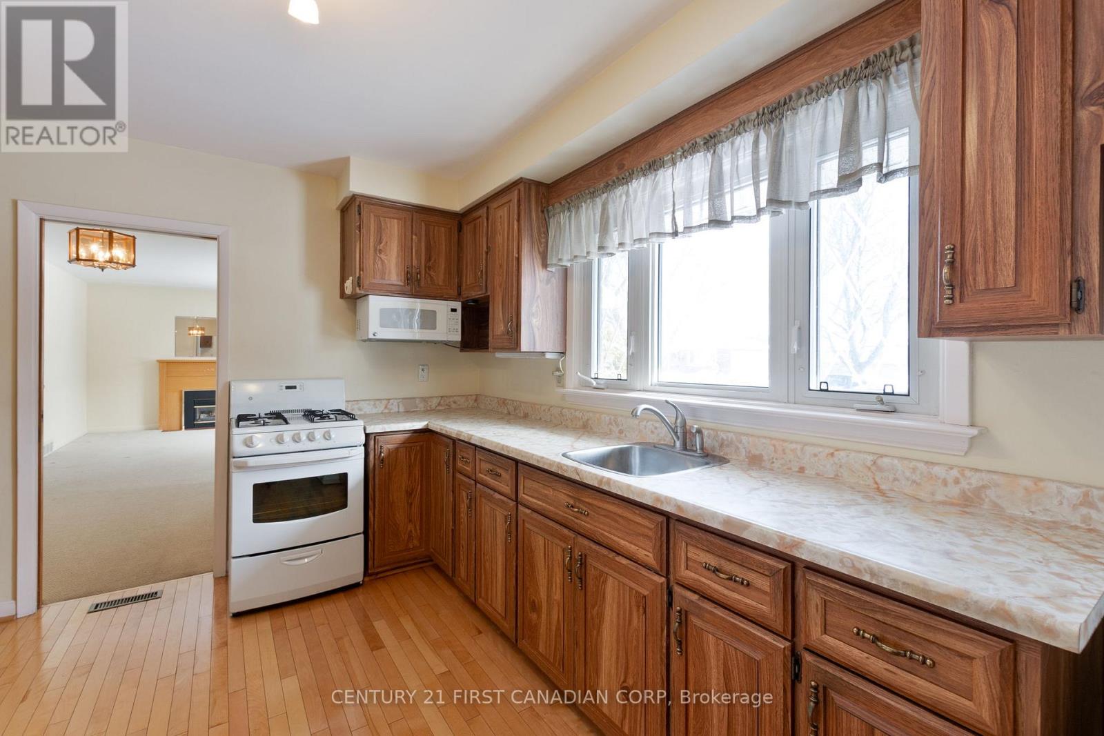 54 Algonquin Crescent, London East, Ontario  N5W 1N4 - Photo 16 - X12747380